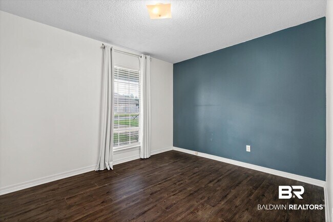 Building Photo - 16216 Pointer Dr