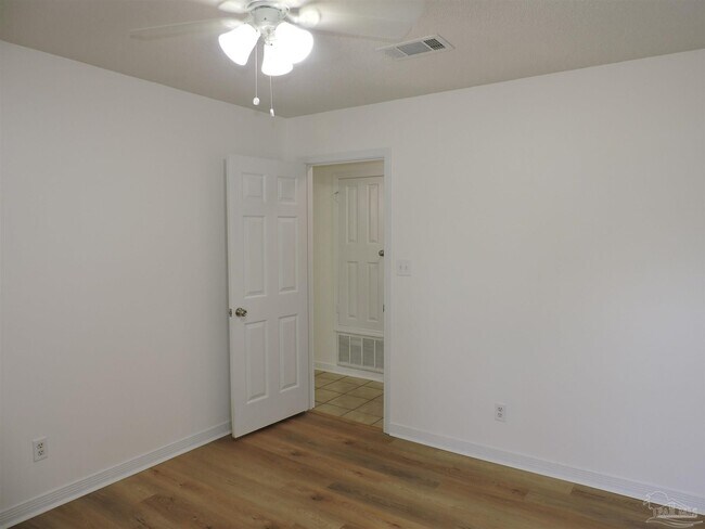 Building Photo - 6340 Summer Lakes Ln