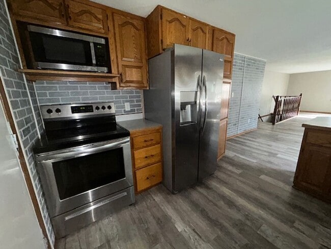 Building Photo - Nice west side Home.3+ bedroom with a cozy backyard