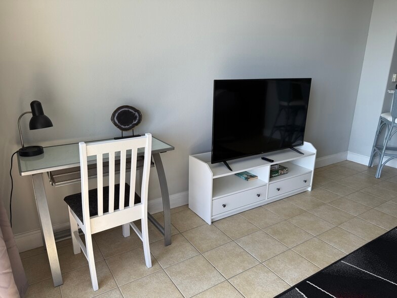 Building Photo - 13415 Blue Heron Beach Dr