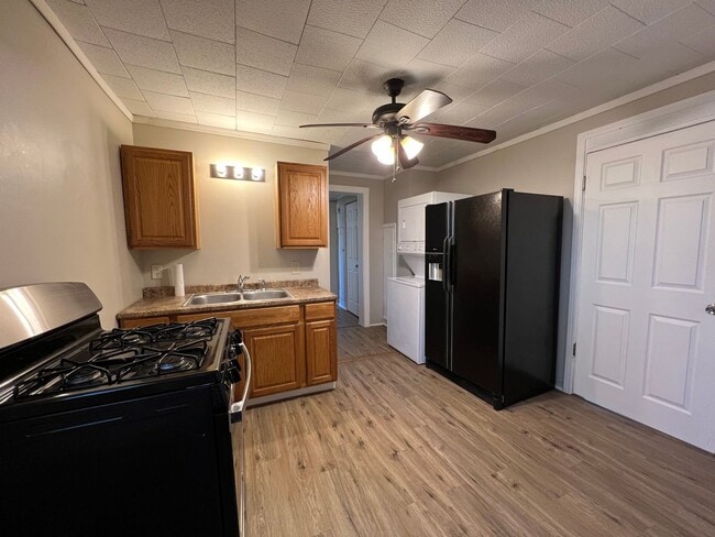 Building Photo - 3 bedroom 1.5 bathroom