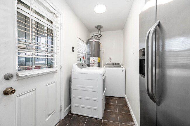 Building Photo - 3910 Luca St