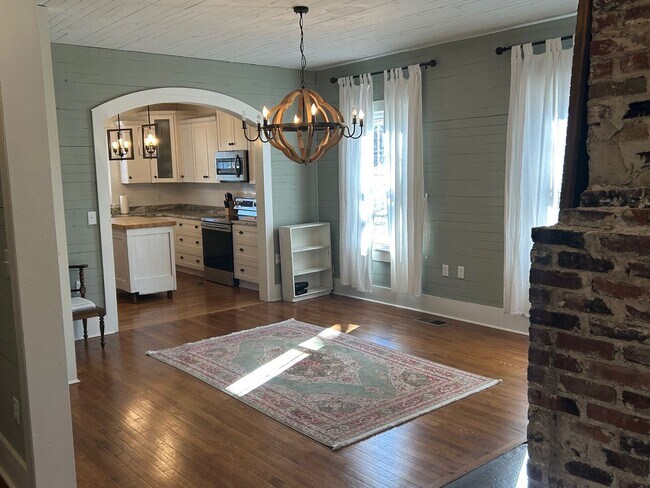 Building Photo - Beautiful Home Heart of Hartselle