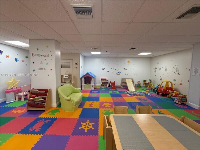 Building Photo - 540 Brickell Key Dr