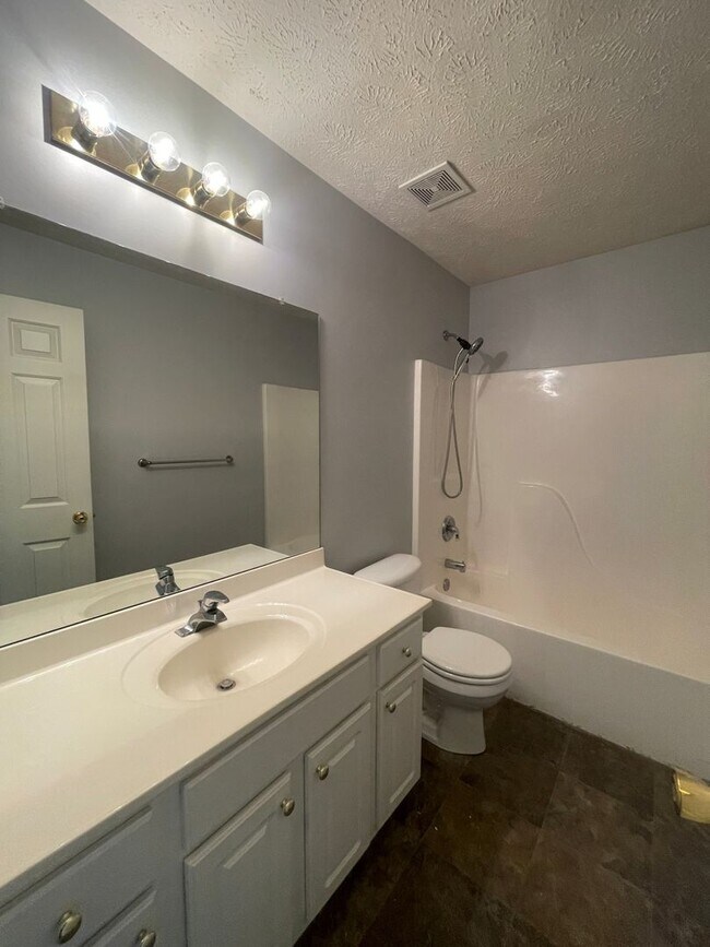 Building Photo - New Home For Rent Bellevue!