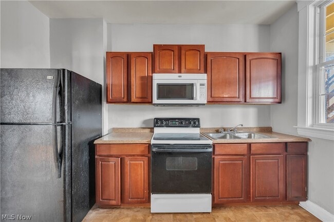 Building Photo - 3820 Riverside Ave