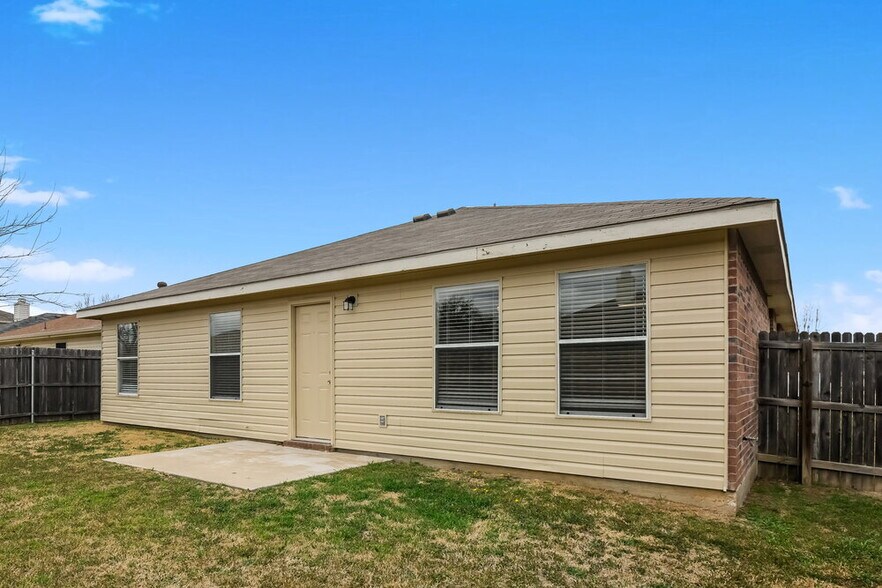 Building Photo - 5312 Newcastle Ln