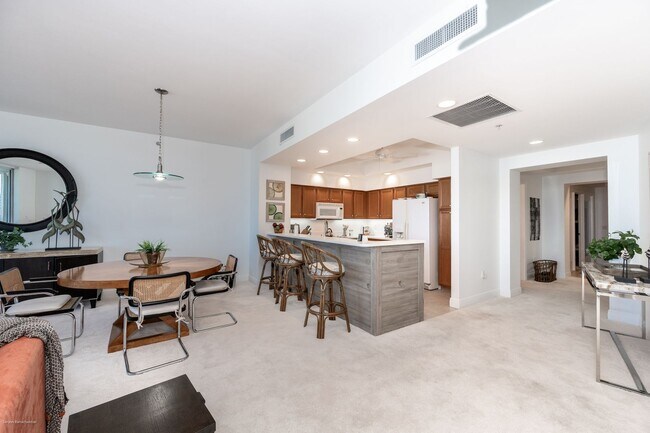 Building Photo - EXECUTIVE VACATION RENTAL