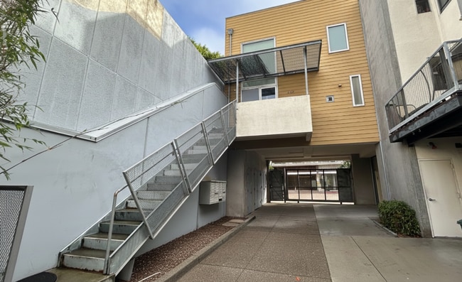 Building Photo - East Village 1BD Two Story Loft!!