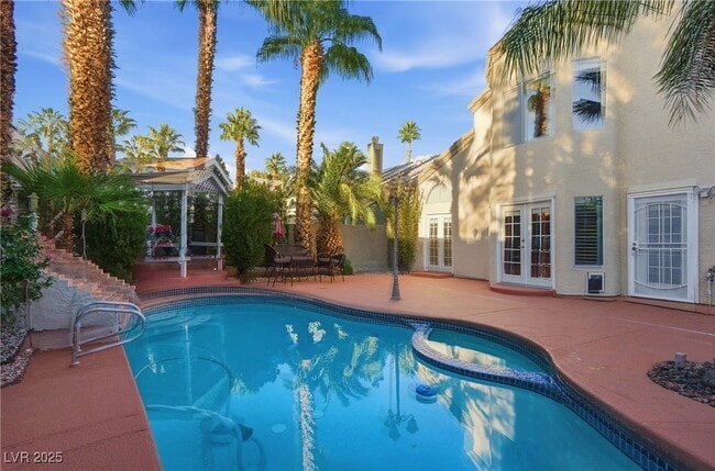 Building Photo - 2001 Madagascar Ln