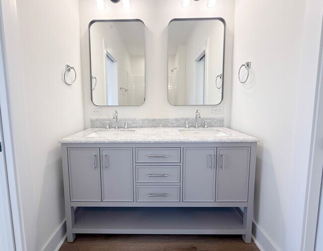 Building Photo - Tristan Style 3-Bedroom w/ Flex Room + Summer Special