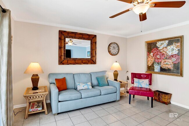 Building Photo - 554 E Beach Blvd