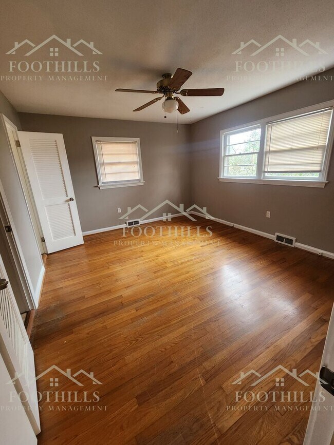 Building Photo - 2013 Boul Hts