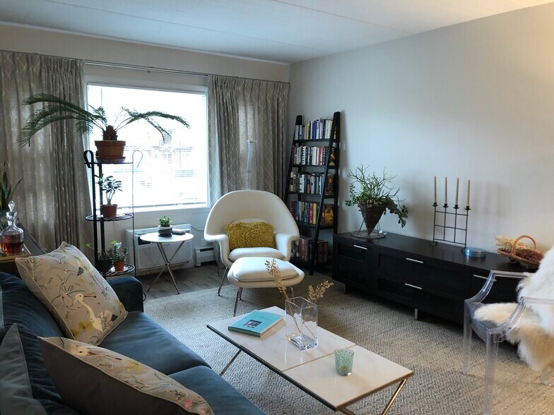 Living Room - 737 N Western Ave