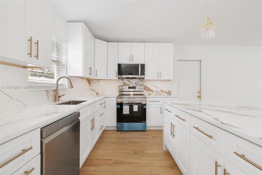 Building Photo - 102 SW 13th Ave