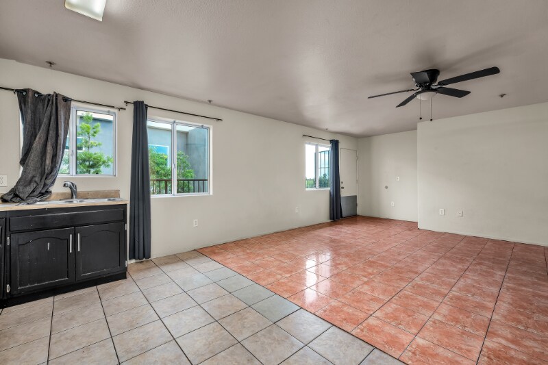 Building Photo - 5231 Huntington Dr