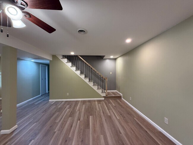 Building Photo - 678 Jefferson Dr