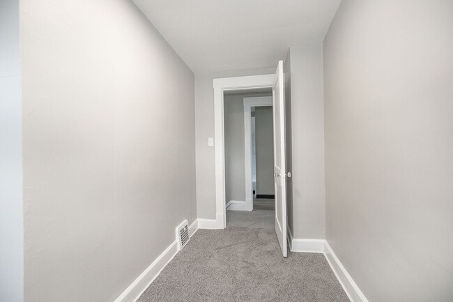 Building Photo - 3-BED, 1 BATH BEAUTIFUL SINGLE- FAMILY HOME IN MAPLE HEIGHTS!