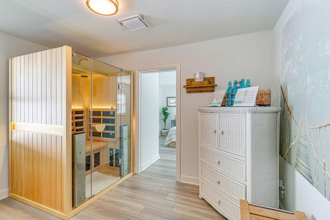 Building Photo - 2042 37th Ave