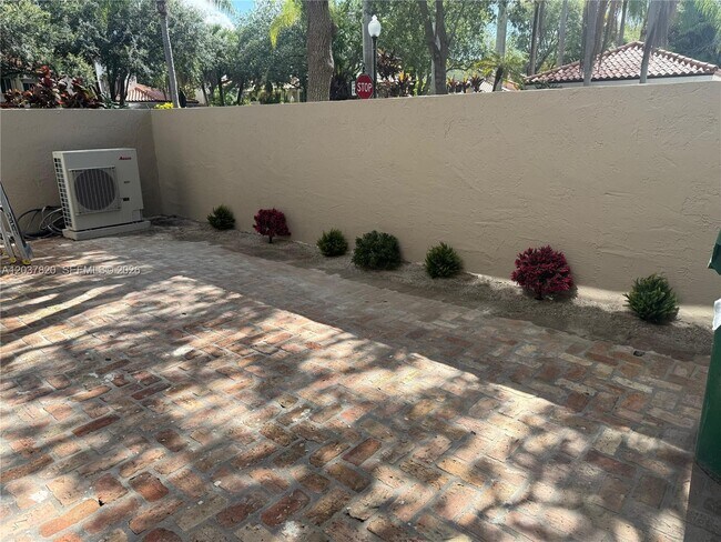 Building Photo - 7502 SW 109th Pl