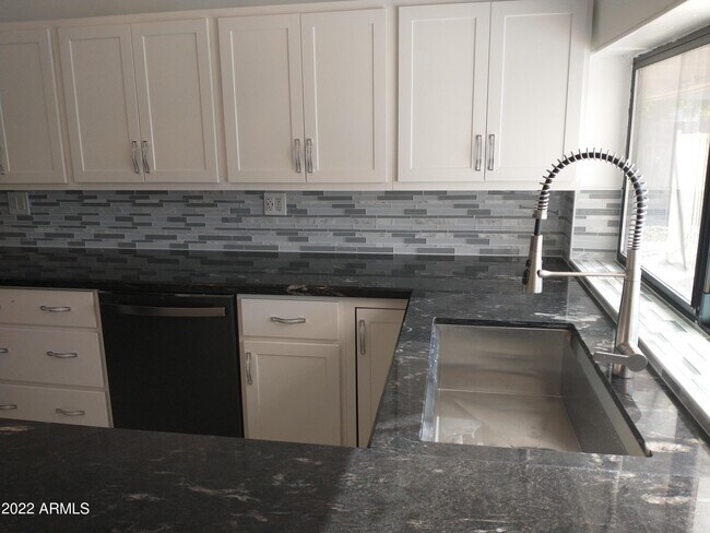 Building Photo - 13802 N 17th Ave