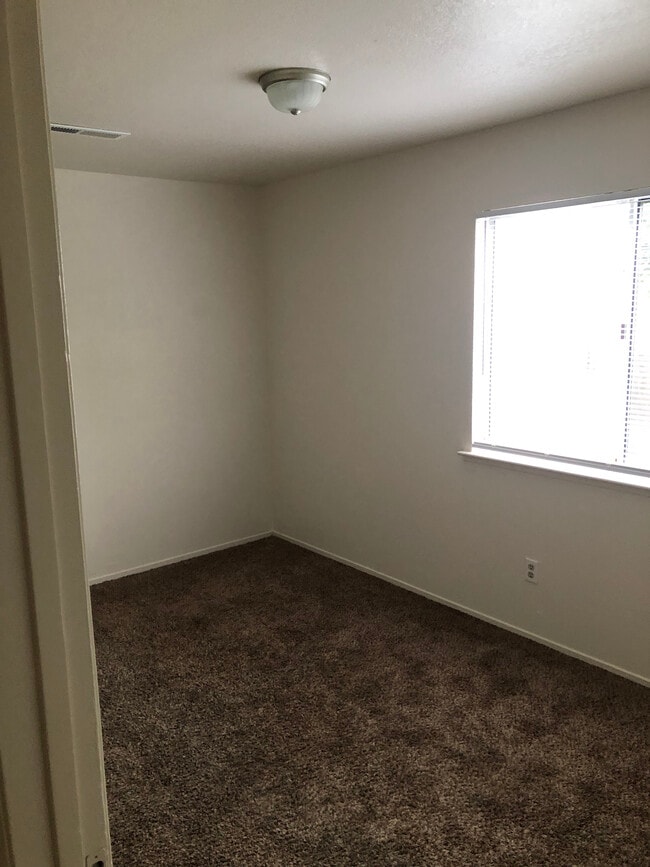 Building Photo - 25 W Swallow St