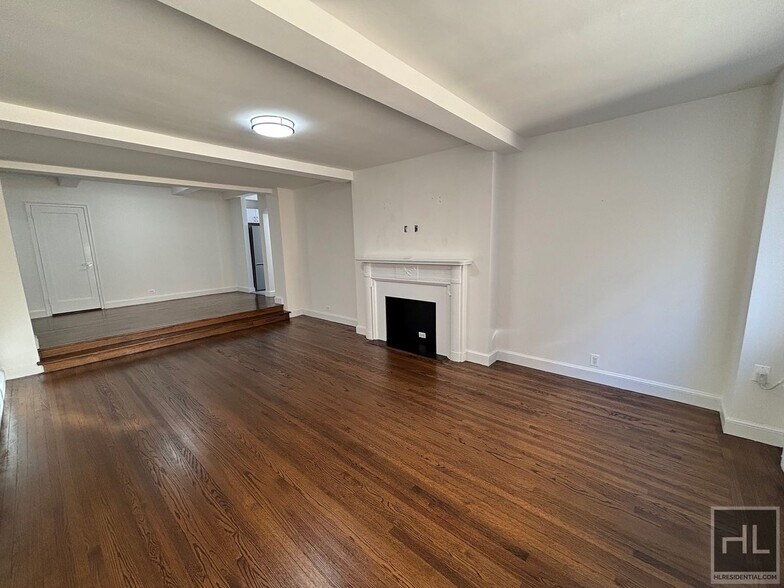 Building Photo - FIFTH AVENUE