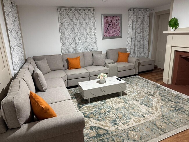 Building Photo - 1 Maple St