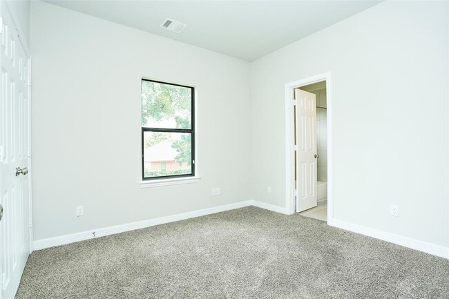 Building Photo - 990 Grenshaw St