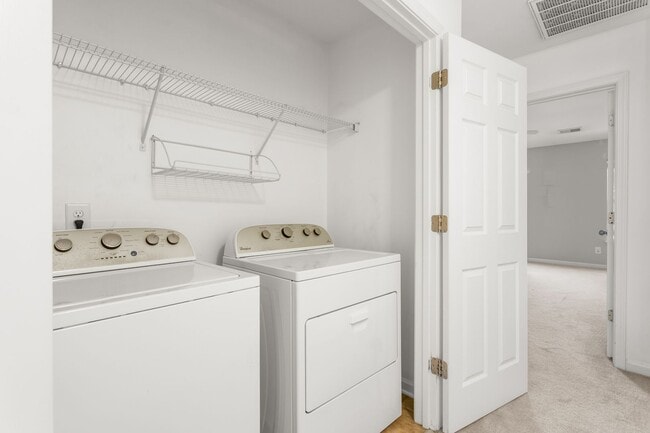 Building Photo - **Charming 2/2.5 Burlington Townhome**