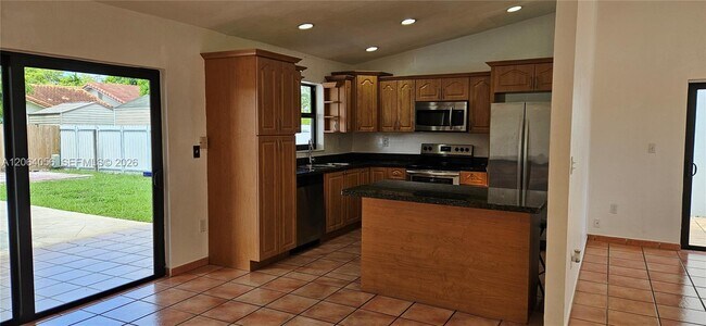 Building Photo - 14765 Kendale Lakes Blvd