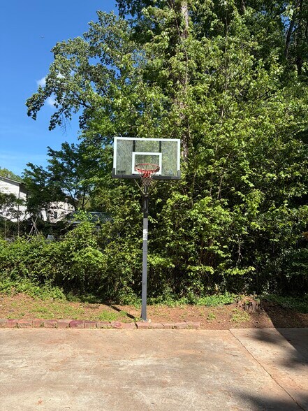 Building Photo - 1357 Lochland Rd SE