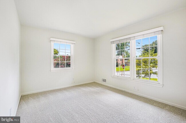 Building Photo - 12027 Devilwood Dr