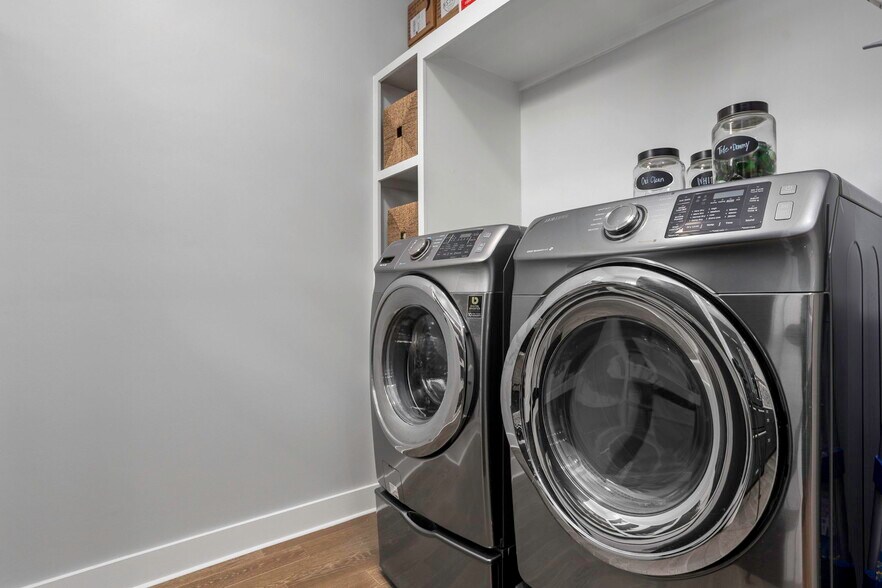 Building Photo - 326 Clay