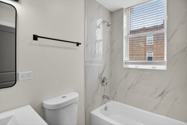 Building Photo - 4622 S Calumet Ave