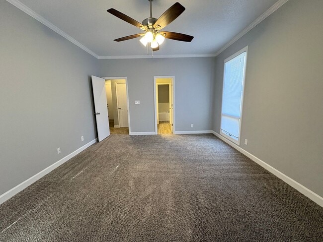 Building Photo - Large 2 Bedroom 2 Bath Condo in the Forest Oaks Community!!