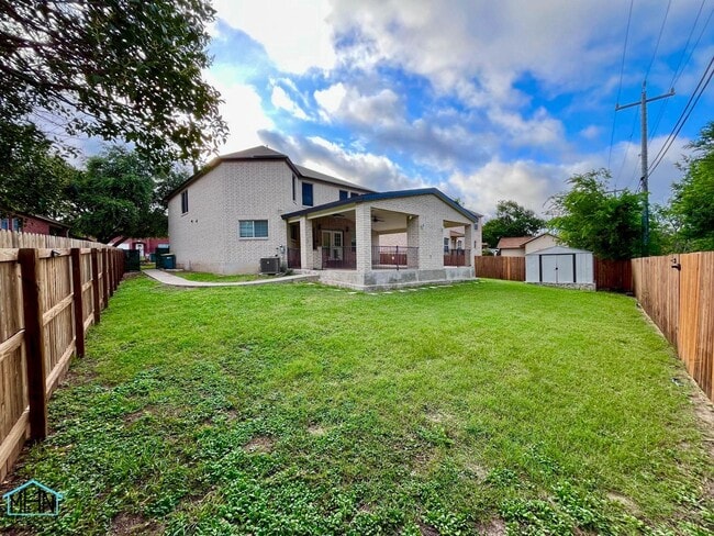 Building Photo - 4 - Bedroom 2.5 - Bath 2 Storey Home, The Epitome of Modern Living Combined with Timeless Charm!