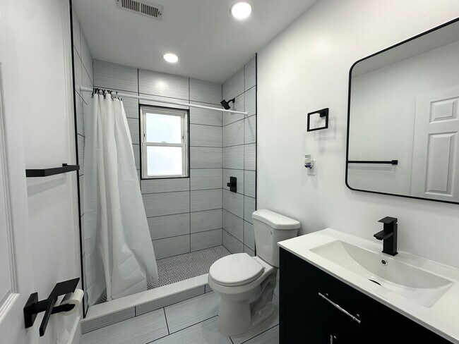 Building Photo - 210 Norway Ave