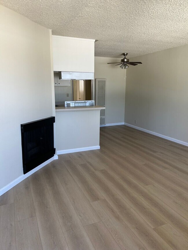 Beautiful 1 Bedroom in the HEART Northrid... - Beautiful 1 Bedroom in the HEART  Northrid...