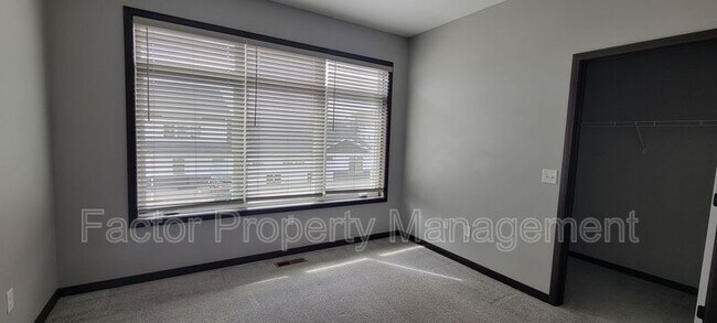 Building Photo - 304 Prairie Rose Trl