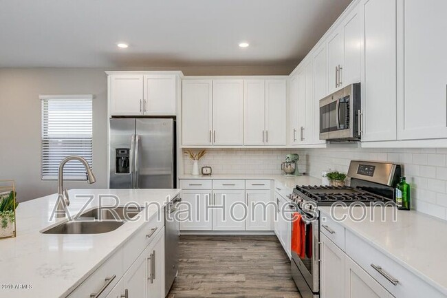 Building Photo - 9916 E Thornbush Ave