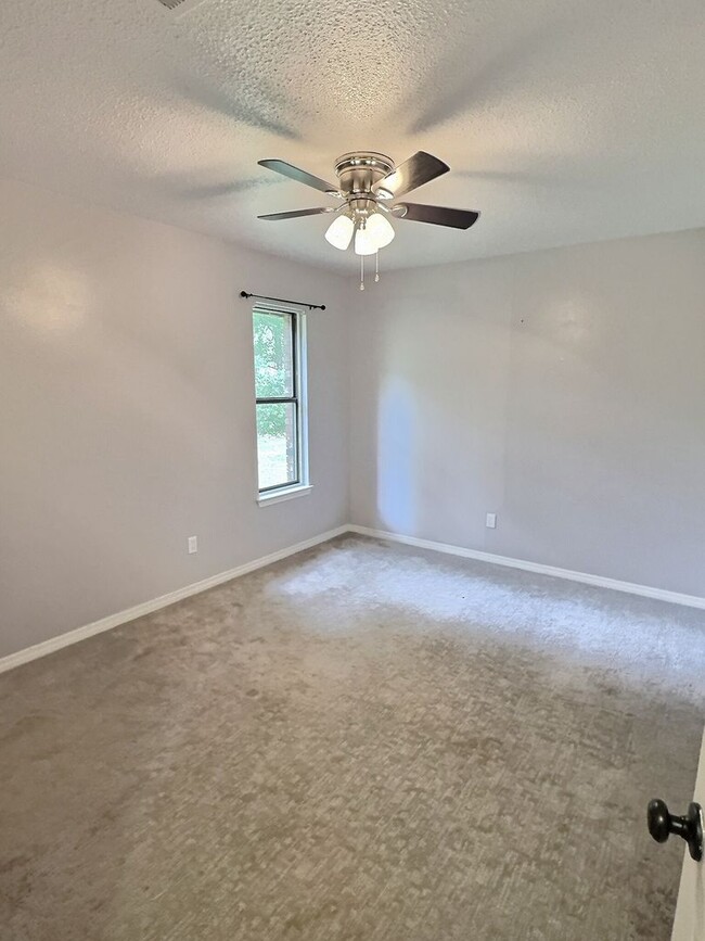 Building Photo - Spacious 4 bedroom home in Ocean Springs!