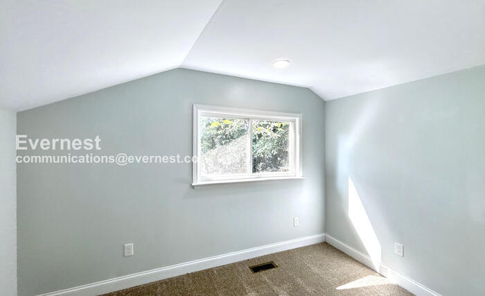 Building Photo - 217 N Sweetbriar Ave