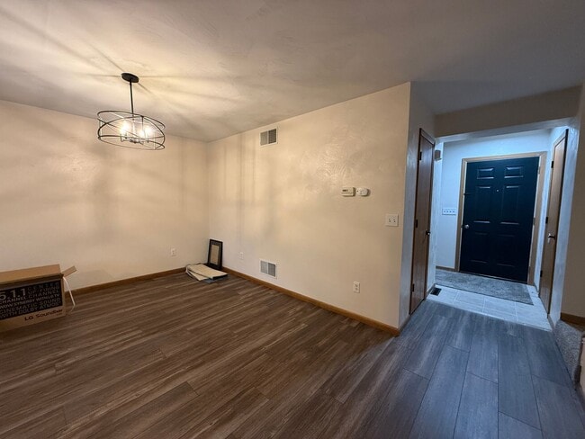 Building Photo - Beautiful 2 Bedroom Townhome - Only Steps ...