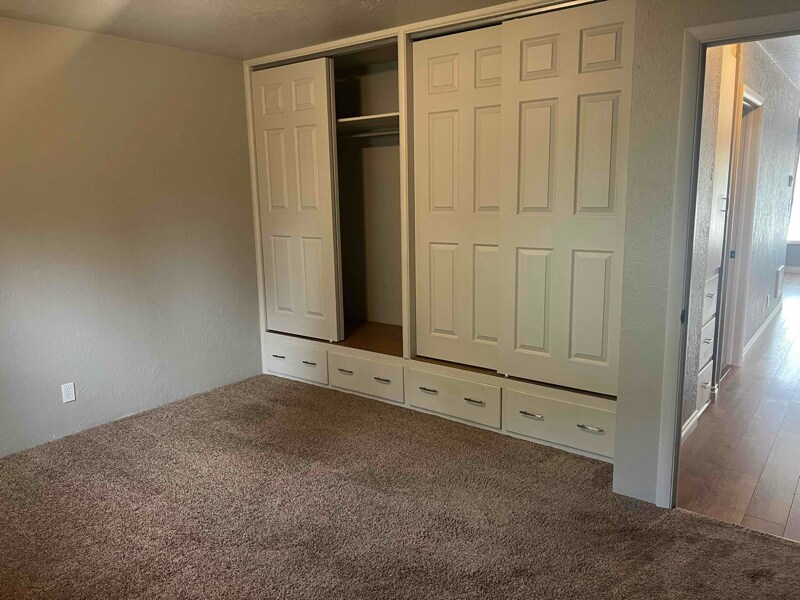 Building Photo - 748 S 7th St