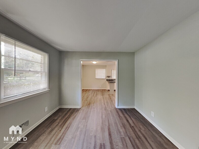 Building Photo - 2731 Carriage Ln