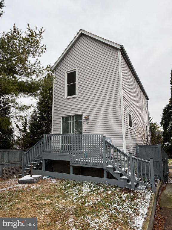 Building Photo - 520 W Liberty St