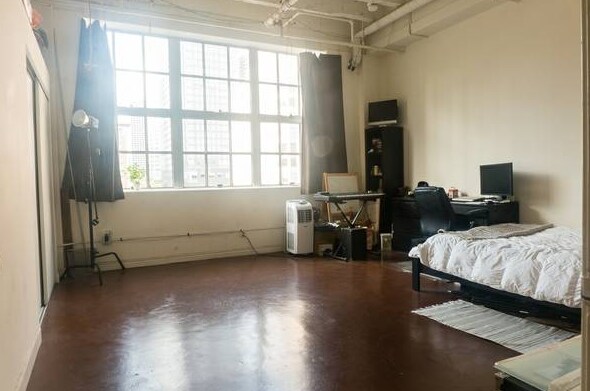 Building Photo - 312 W 5th St