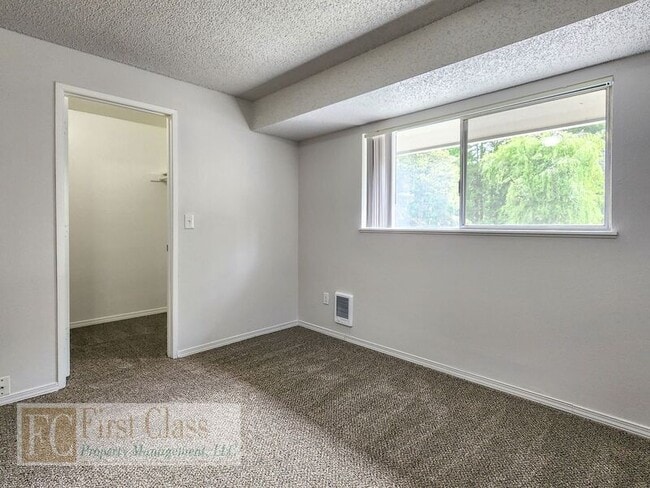 Building Photo - 1372 NE 186th Ave