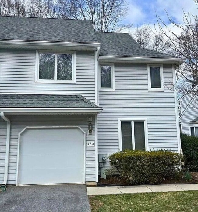 Building Photo - 2 Bedroom & Loft 2.5 bath End-Unit Orchard Valley Townhome in Kennett Square